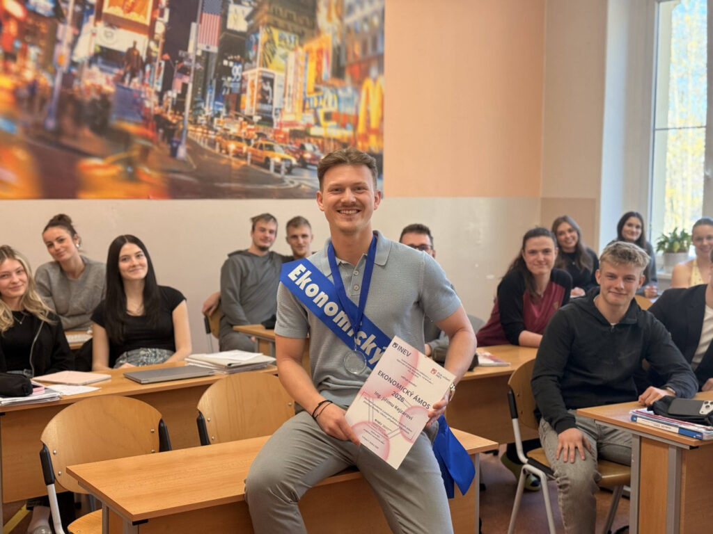 size4 17757674485537 103 nejinspirativnejsi stredoskolsky ucitel ekonomie je z liberce uci na obchodce a jmenuje se jiri kejz